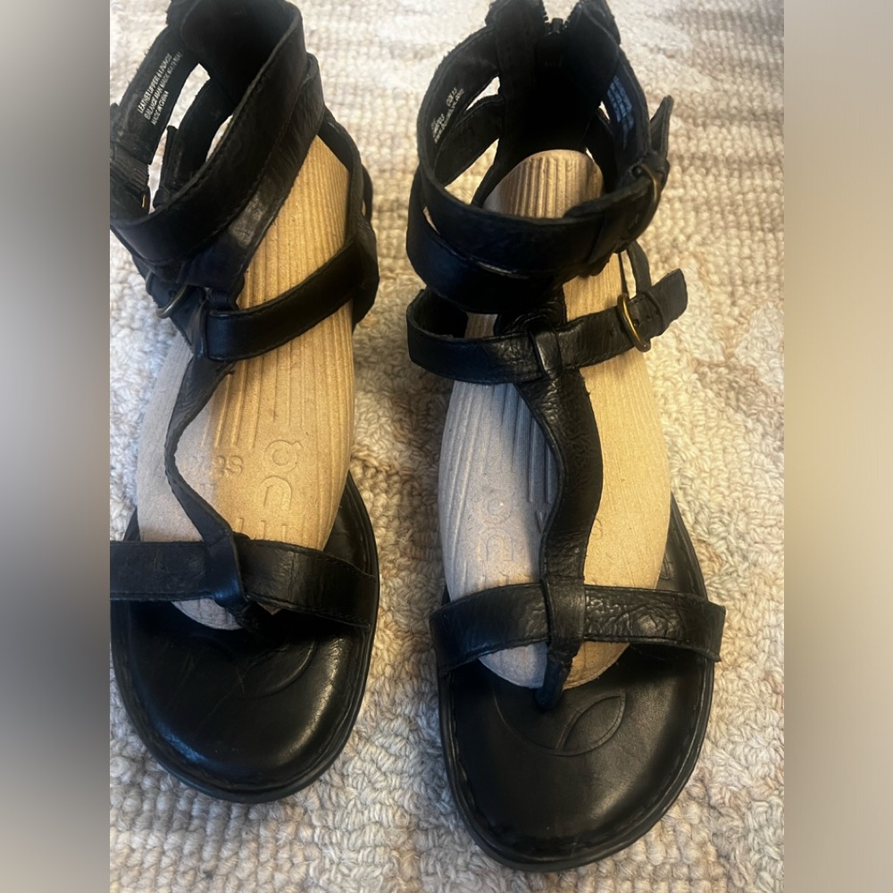Born Gladiator leather sandals size 8.